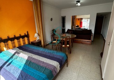 Alquiler 24 Meses. 1 Ambiente y medio balcon saliente. Plaza Colon 