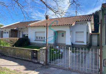 Casa de 3 ambientes con patio y jardin, en venta. Mar del Plata